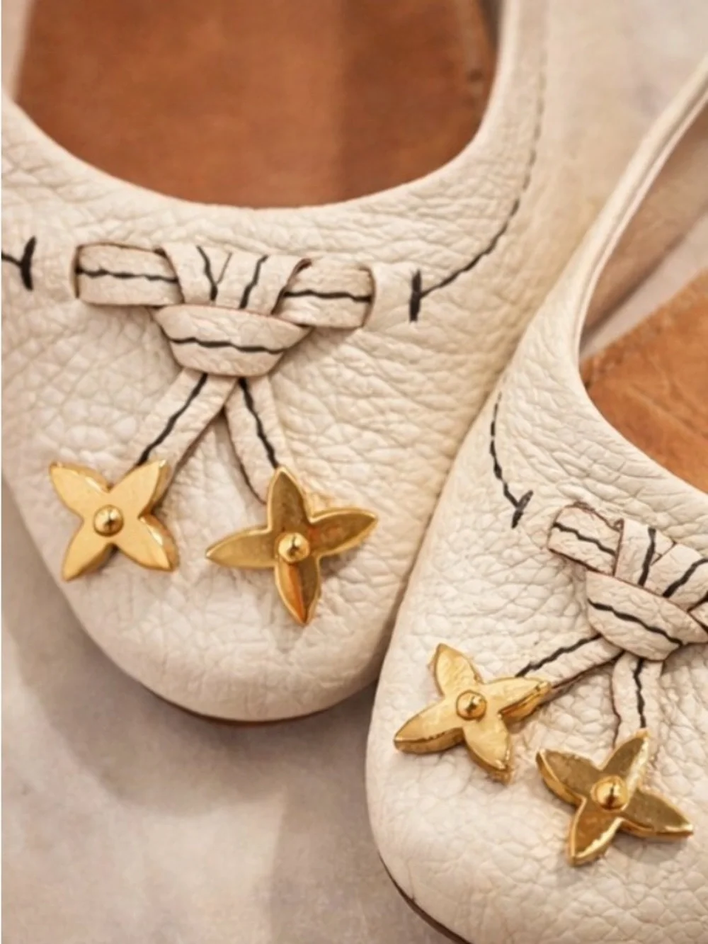 Louis Vuitton Cream Leather Ballet Flats Bow Gold LV Detail Size 38 - Picture 2 of 5